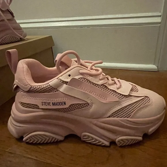 Steve Madden possession sneakers - Picture 3 of 5